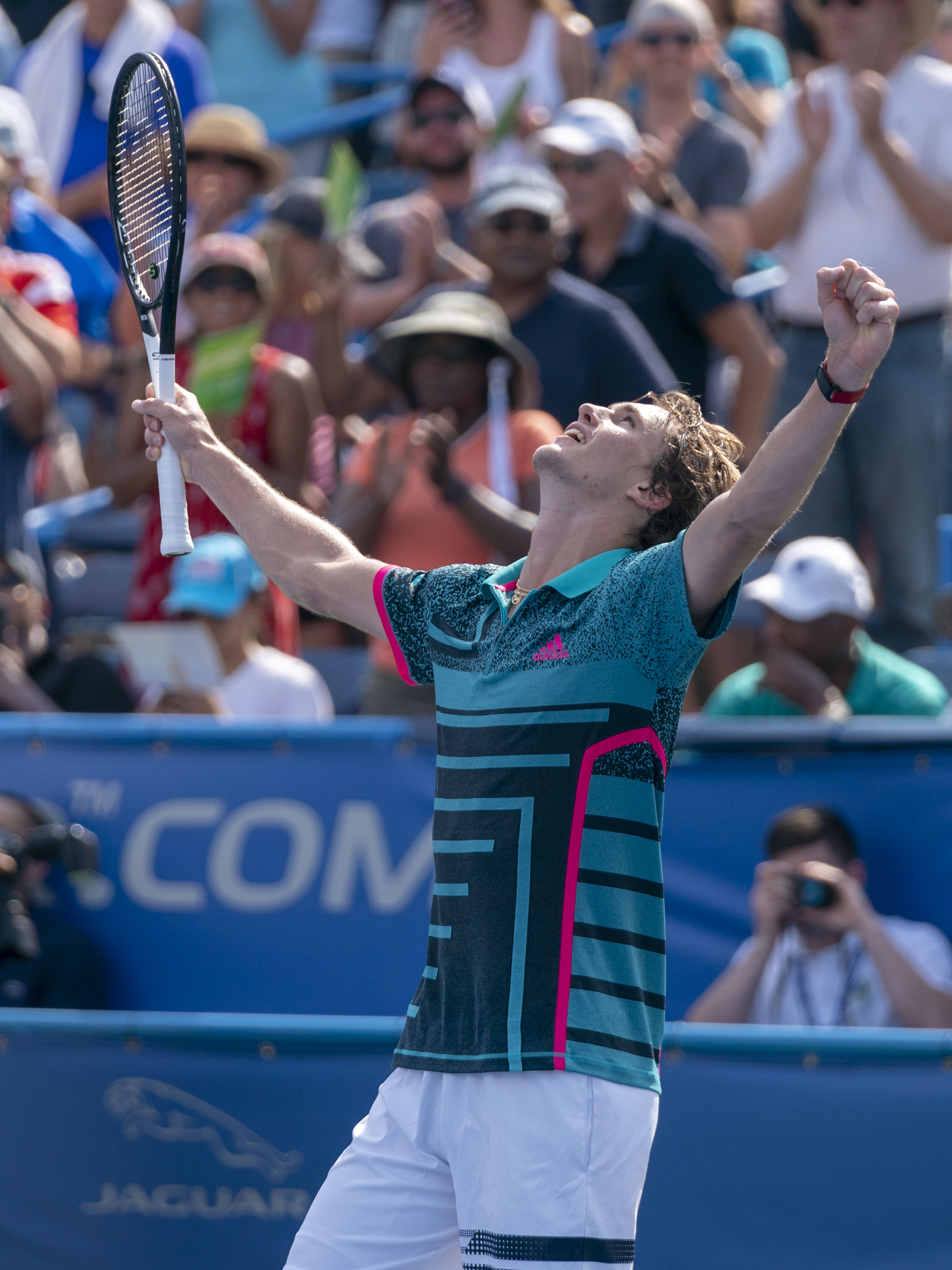 Alexander Zverev beim Aufschlag bei den Citi Open 2018 in Washington